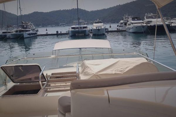 2001 57′ Ferretti Yachts 57 Motor Yacht