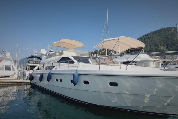 2001 57′ Ferretti Yachts 57 Motor Yacht