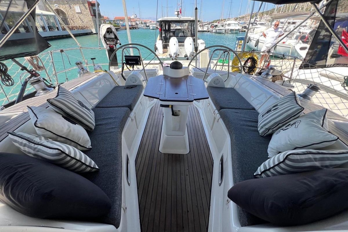 2007 44′ Bavaria Vision 44