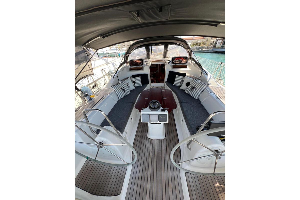 2007 44′ Bavaria Vision 44
