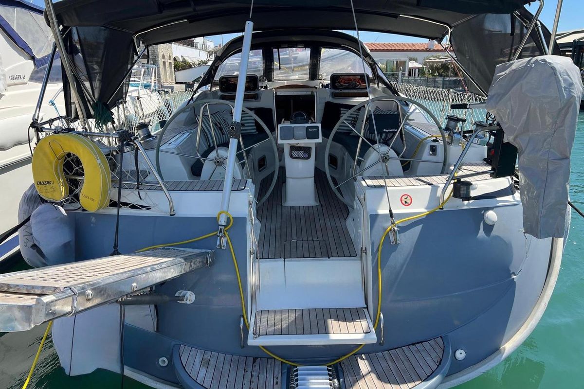 2007 44′ Bavaria Vision 44
