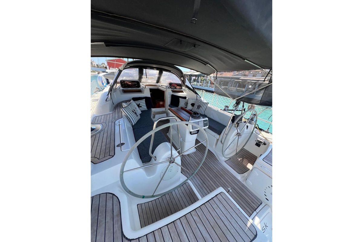 2007 44′ Bavaria Vision 44