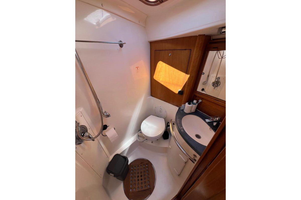 2007 44′ Bavaria Vision 44