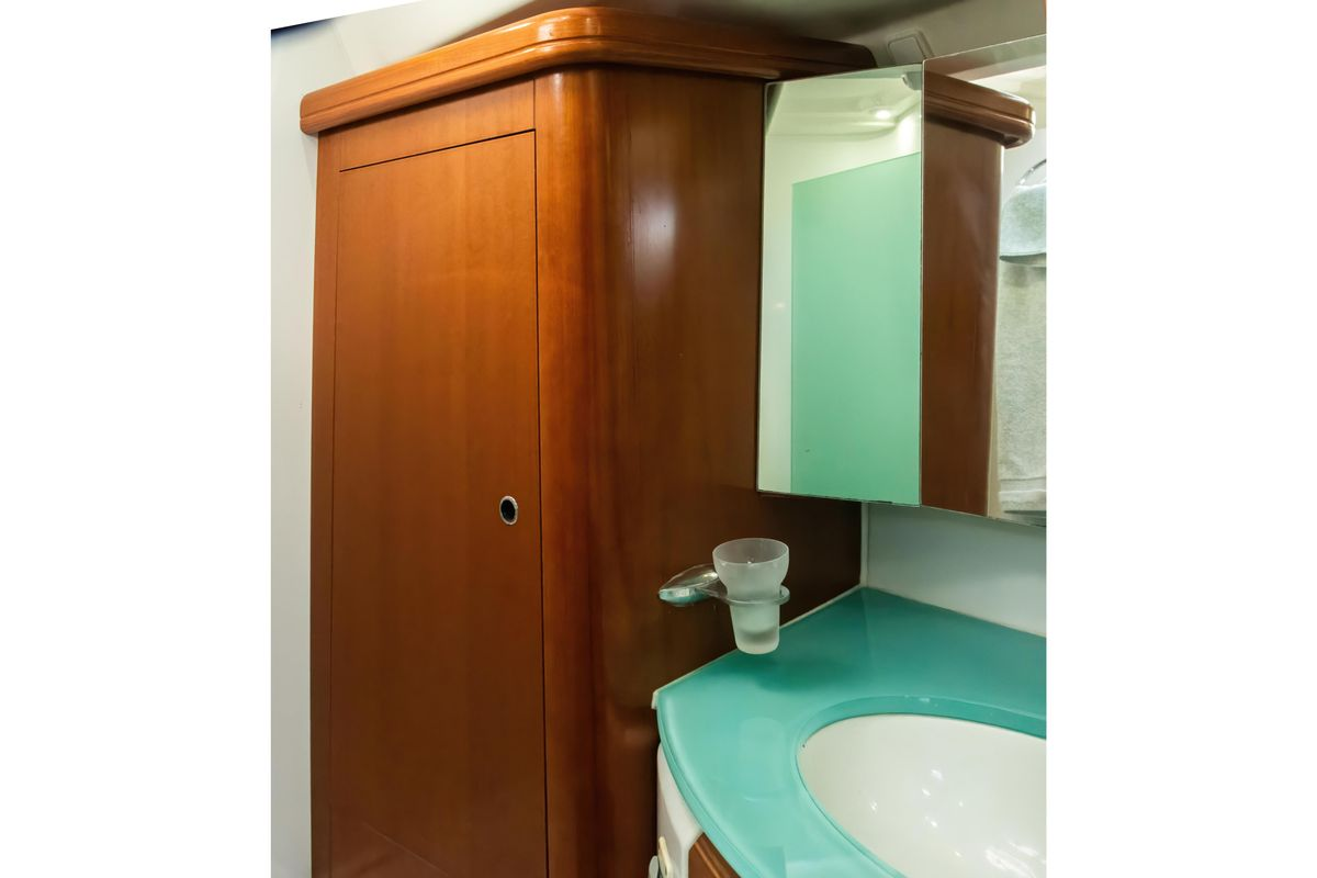 2007 52′ Beneteau Oceanis 523