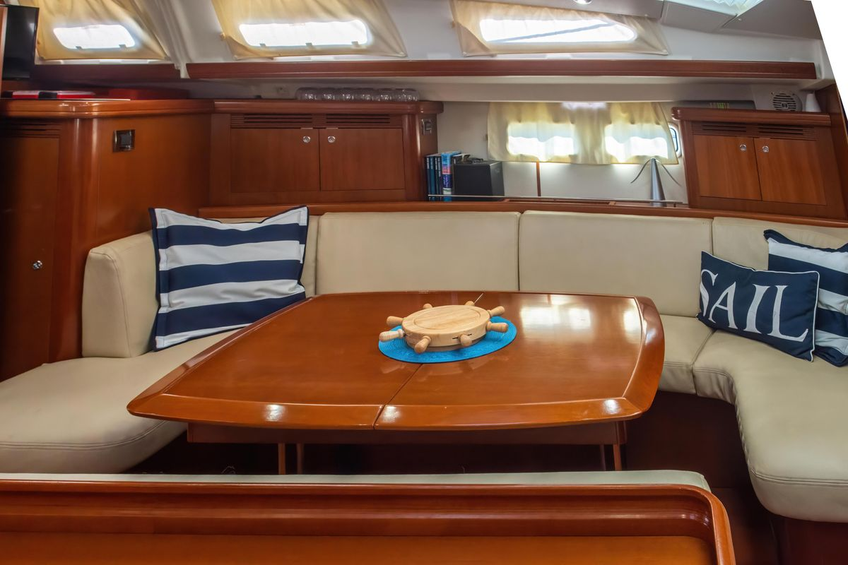 2007 52′ Beneteau Oceanis 523