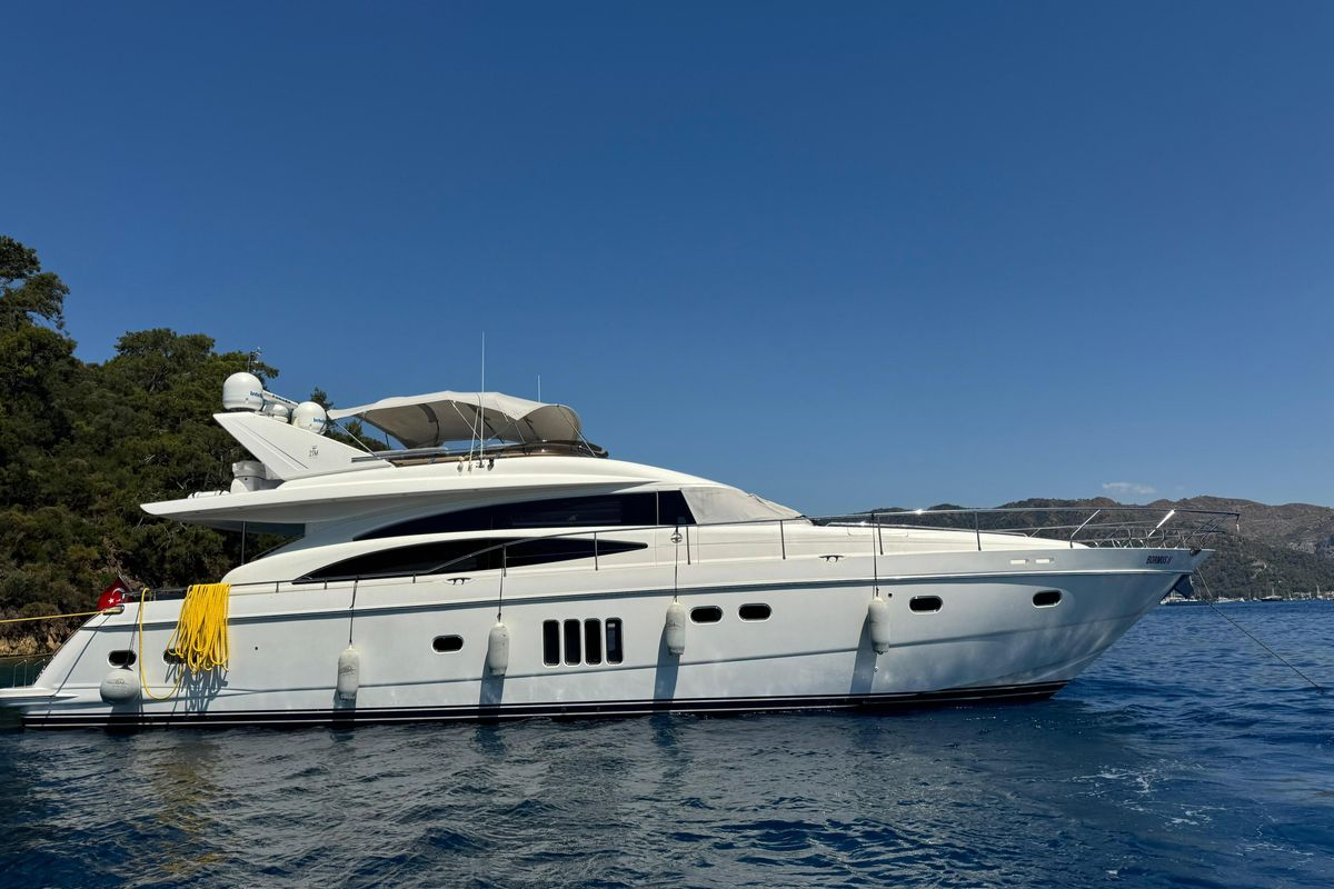 2007 70′ Princess 21M