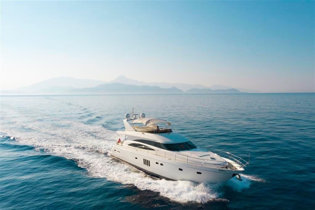 2007 70′ Princess 21M