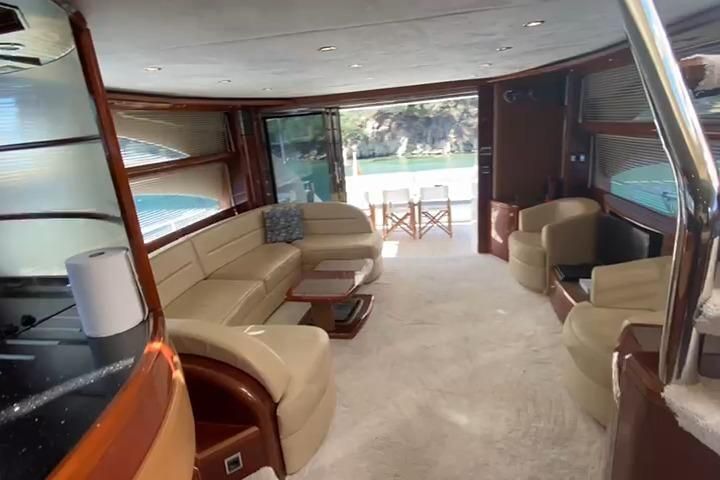 2007 70′ Princess 21M
