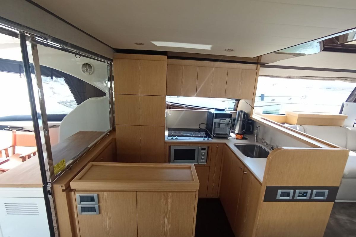2010 56′ Ferretti Yachts 56