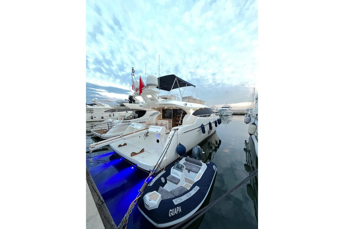 2010 56′ Ferretti Yachts 56