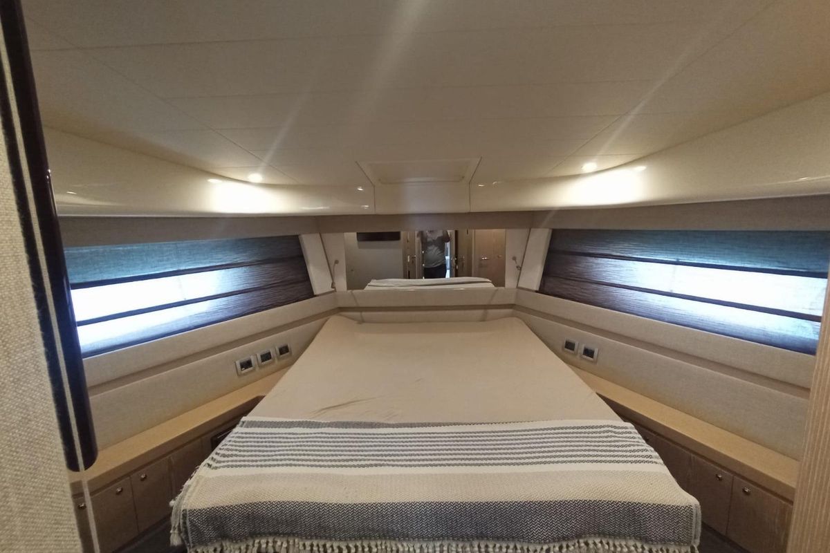 2010 56′ Ferretti Yachts 56