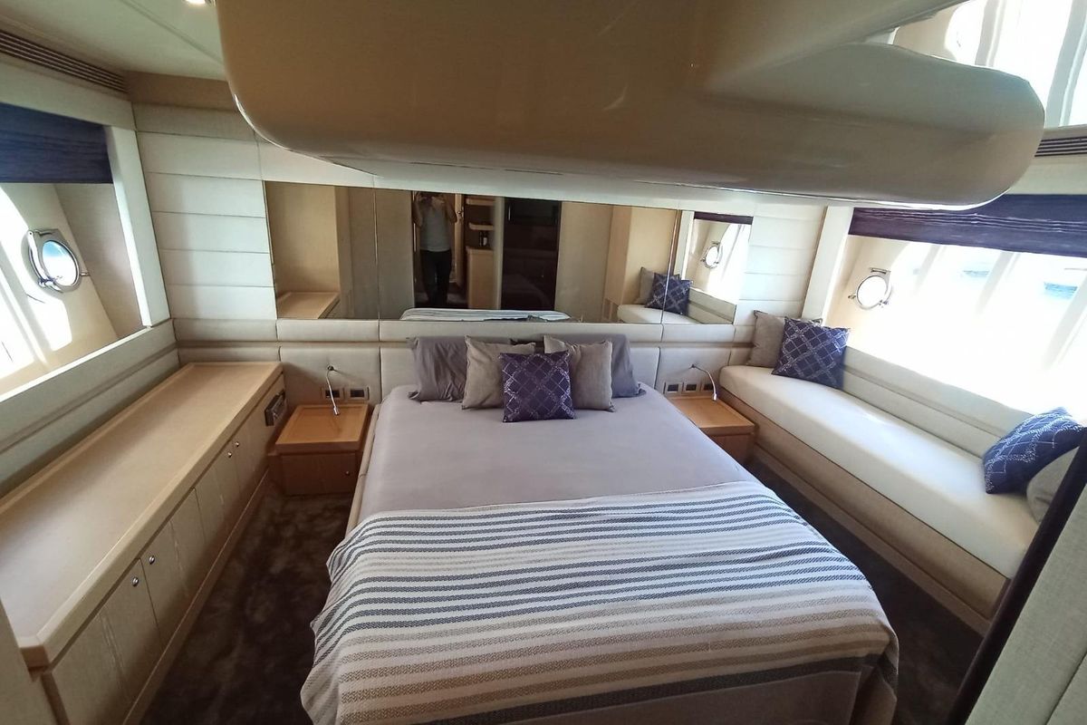 2010 56′ Ferretti Yachts 56