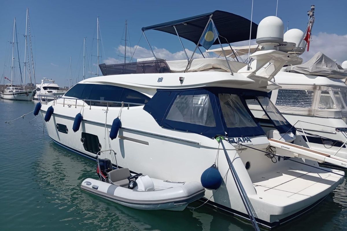 2010 56′ Ferretti Yachts 56