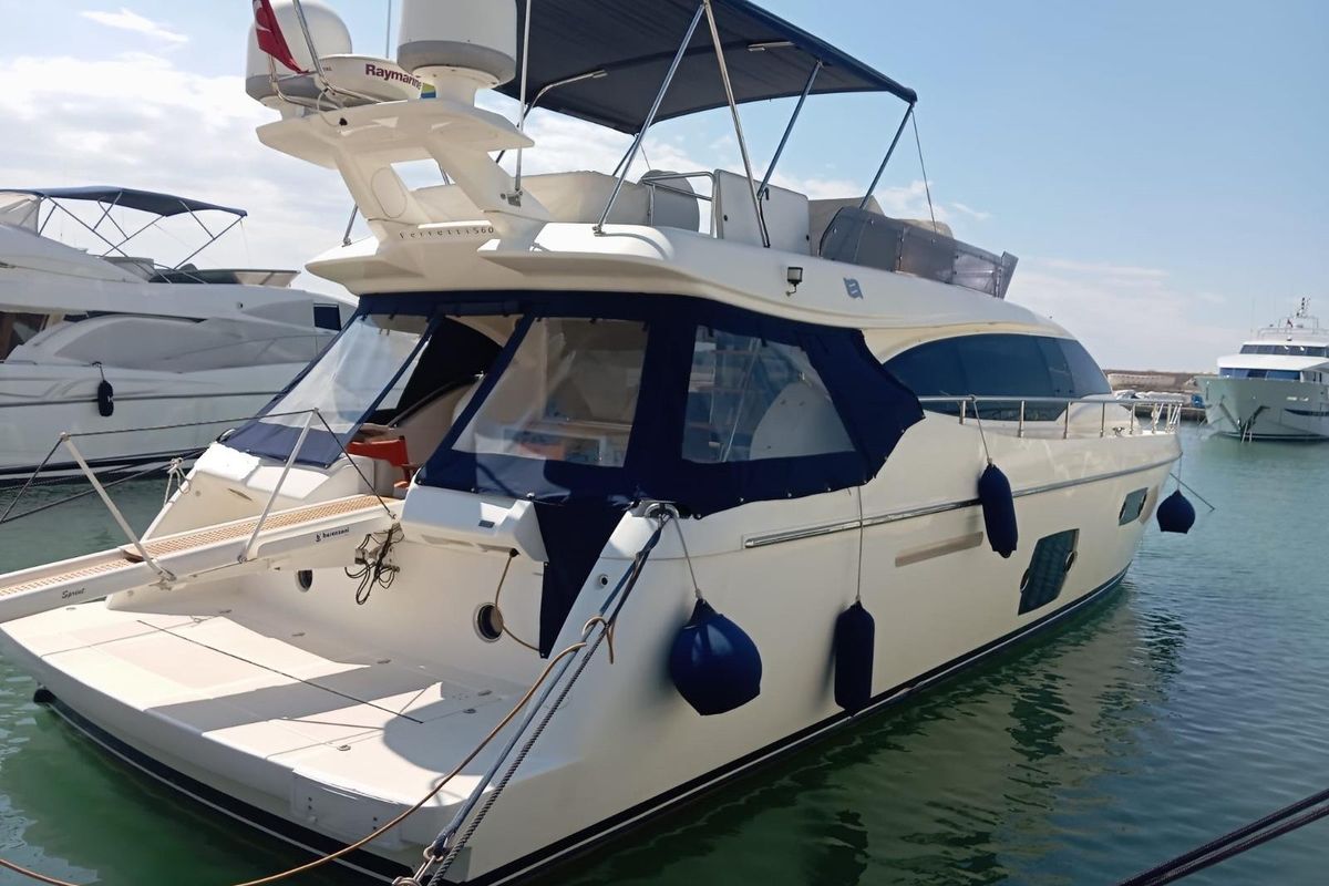 2010 56′ Ferretti Yachts 56