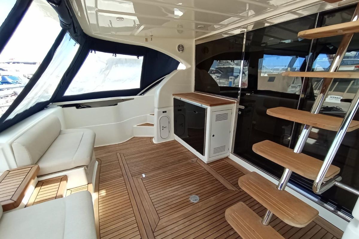 2010 56′ Ferretti Yachts 56