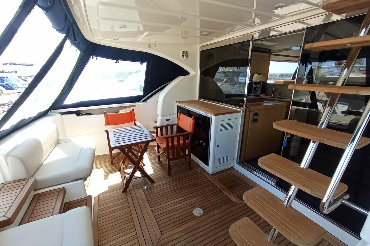 2010 56′ Ferretti Yachts 56