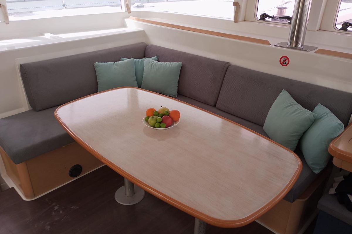 2010 40′ Lagoon 400 S2