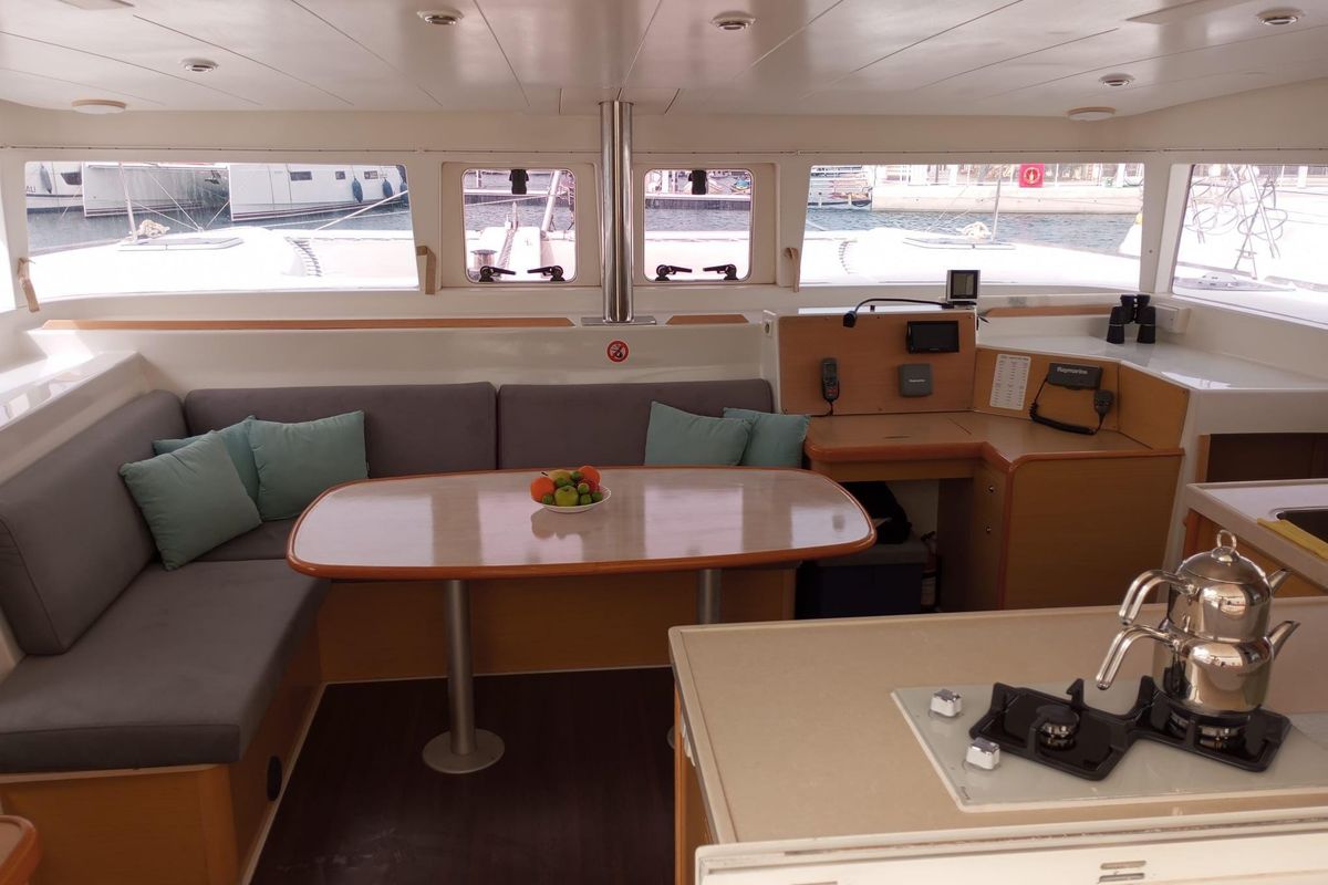 2010 40′ Lagoon 400 S2