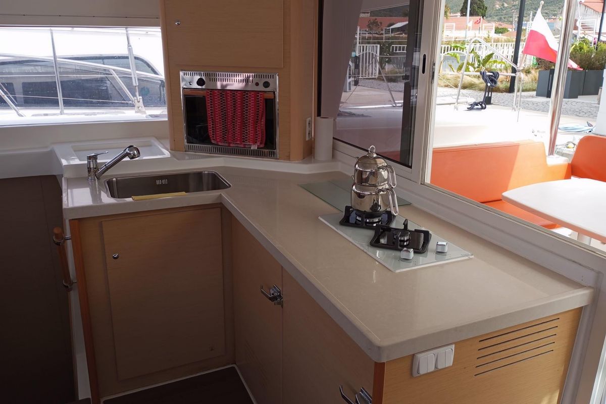 2010 40′ Lagoon 400 S2