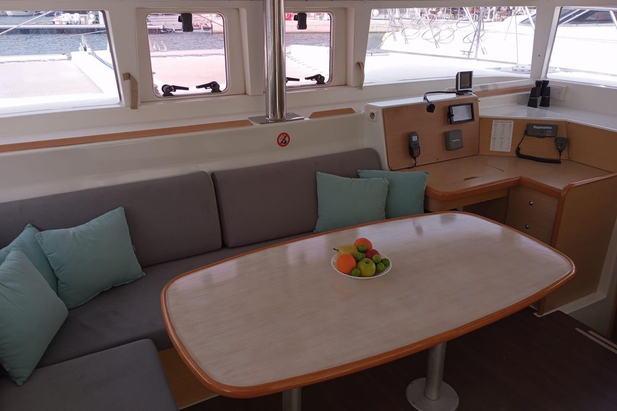 2010 40′ Lagoon 400 S2