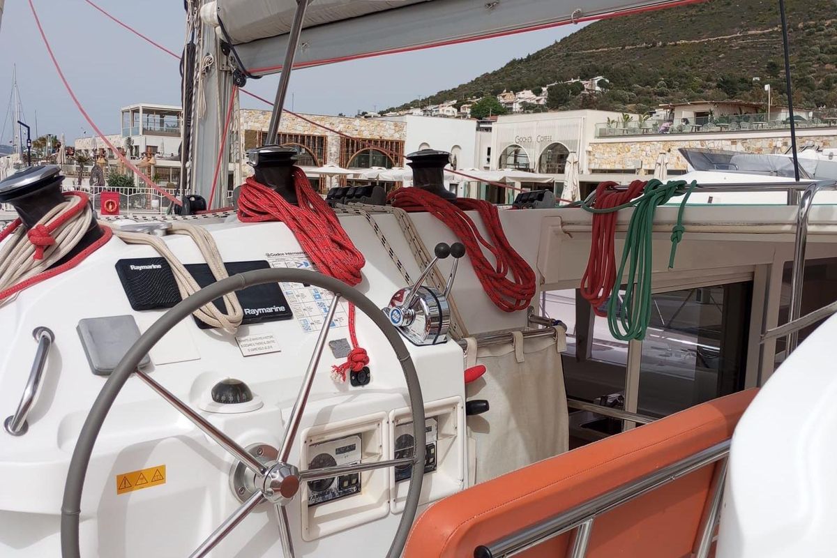 2010 40′ Lagoon 400 S2