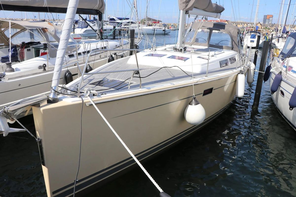 2011 44′ Hanse 445