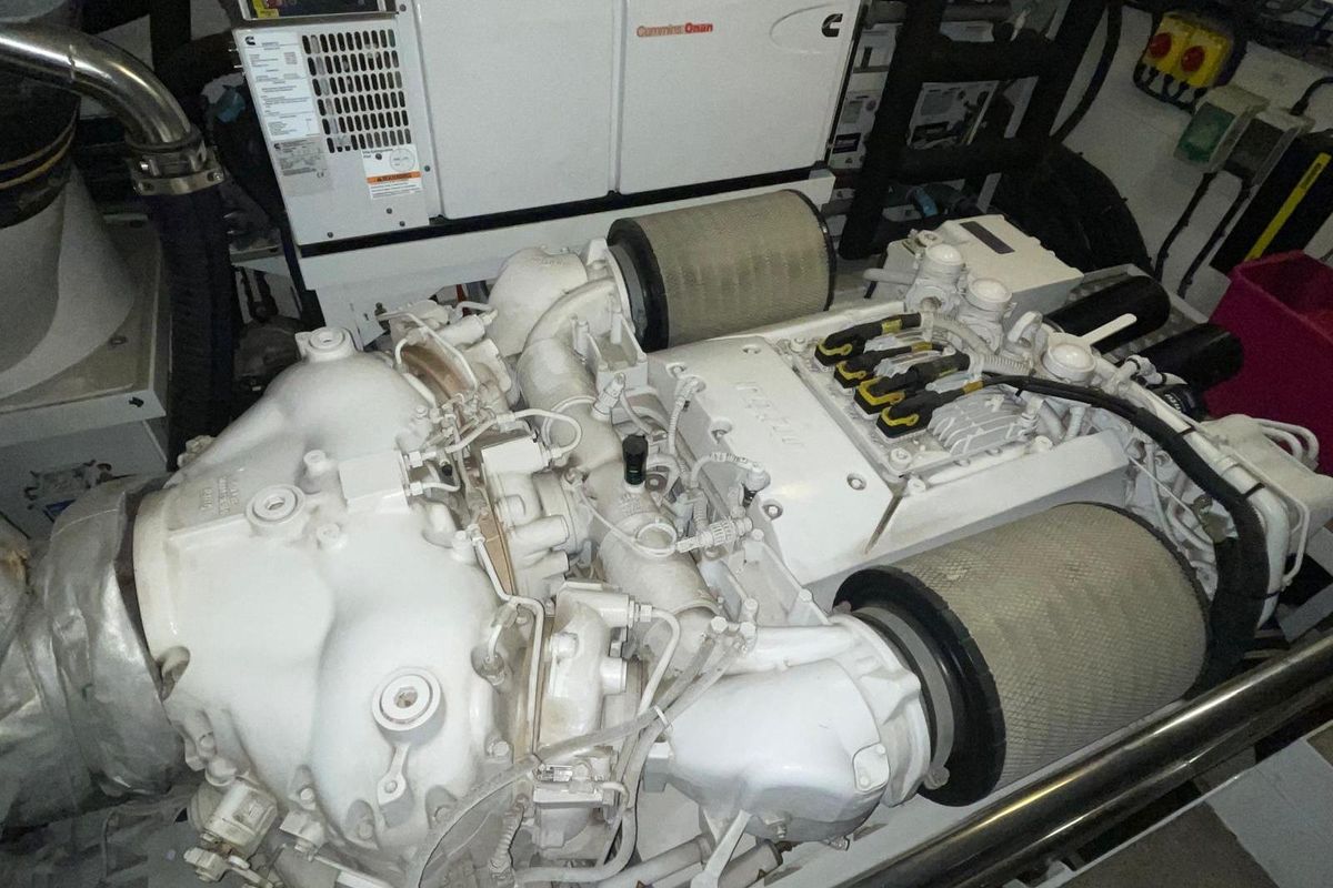 2015 88′ Princess 88 Flybridge Motor Yacht