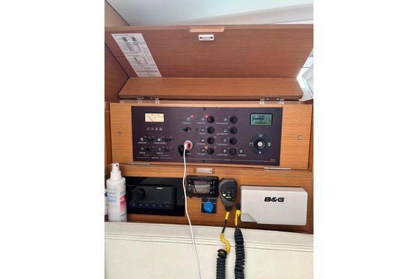 2015 40′ Jeanneau Sun Odyssey 409