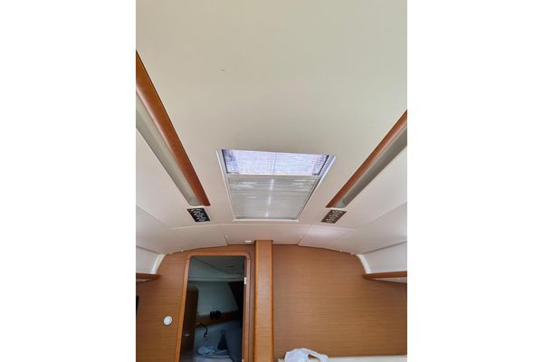 2015 40′ Jeanneau Sun Odyssey 409