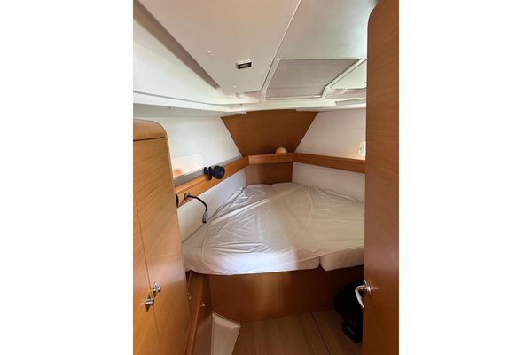 2015 40′ Jeanneau Sun Odyssey 409