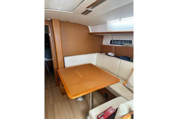 2015 40′ Jeanneau Sun Odyssey 409