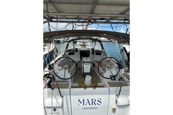 2015 40′ Jeanneau Sun Odyssey 409