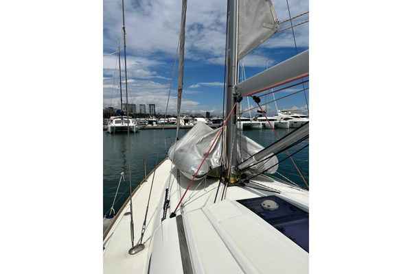 2015 40′ Jeanneau Sun Odyssey 409