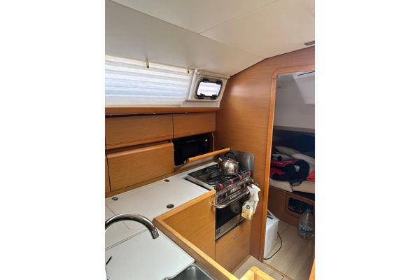 2015 40′ Jeanneau Sun Odyssey 409