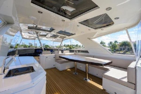 2012 95′ Lazzara LSX 95 Flybridge