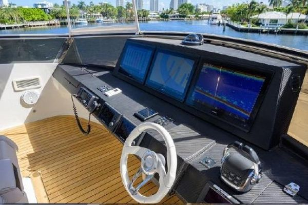 2012 95′ Lazzara LSX 95 Flybridge