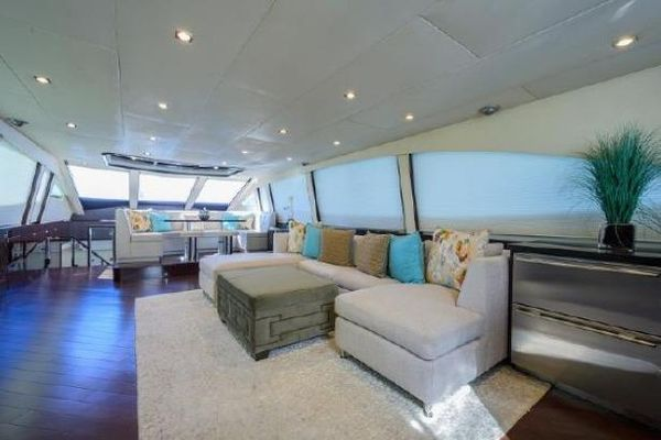 2012 95′ Lazzara LSX 95 Flybridge