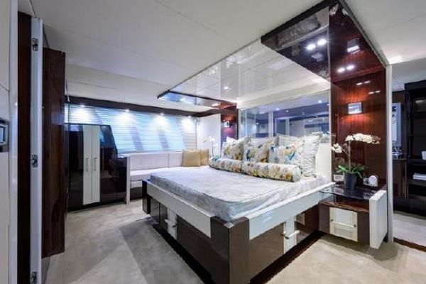 2012 95′ Lazzara LSX 95 Flybridge
