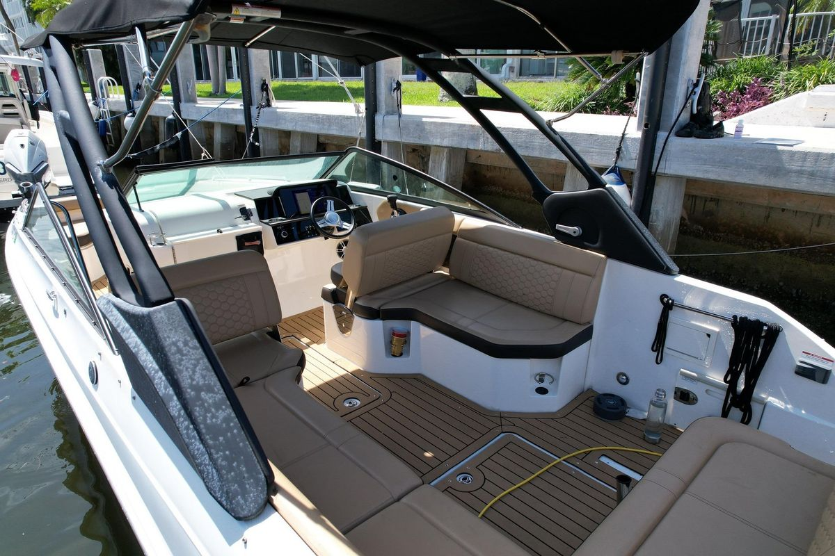 2022 25′ Sea Ray SLX 250