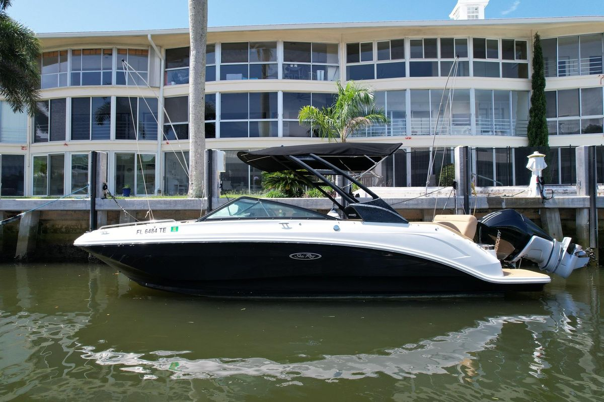 2022 25′ Sea Ray SLX 250