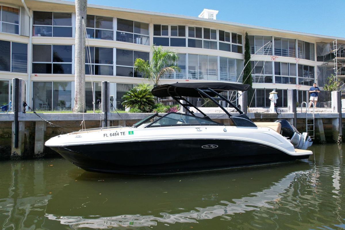 2022 25′ Sea Ray SLX 250