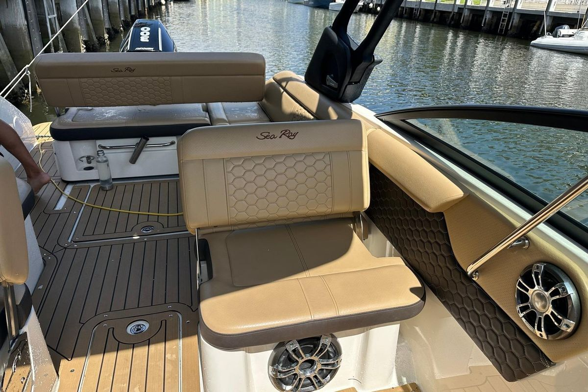 2022 25′ Sea Ray SLX 250