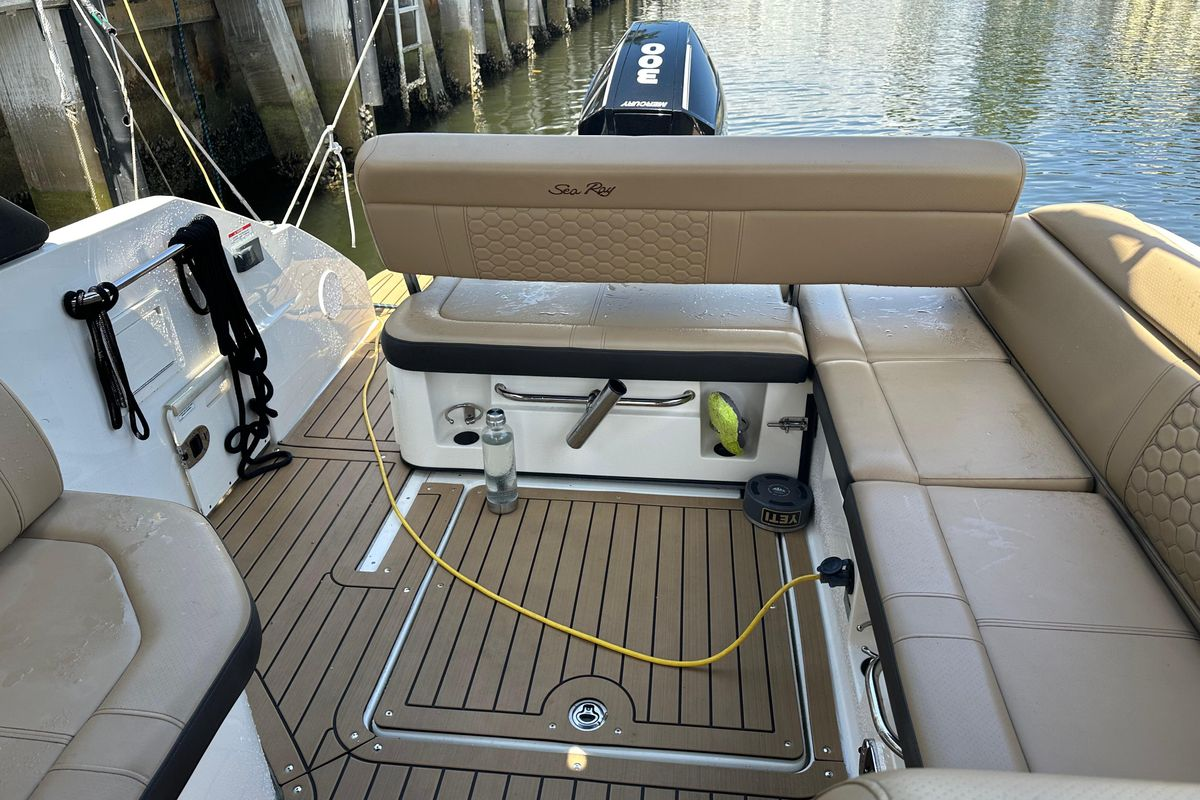 2022 25′ Sea Ray SLX 250