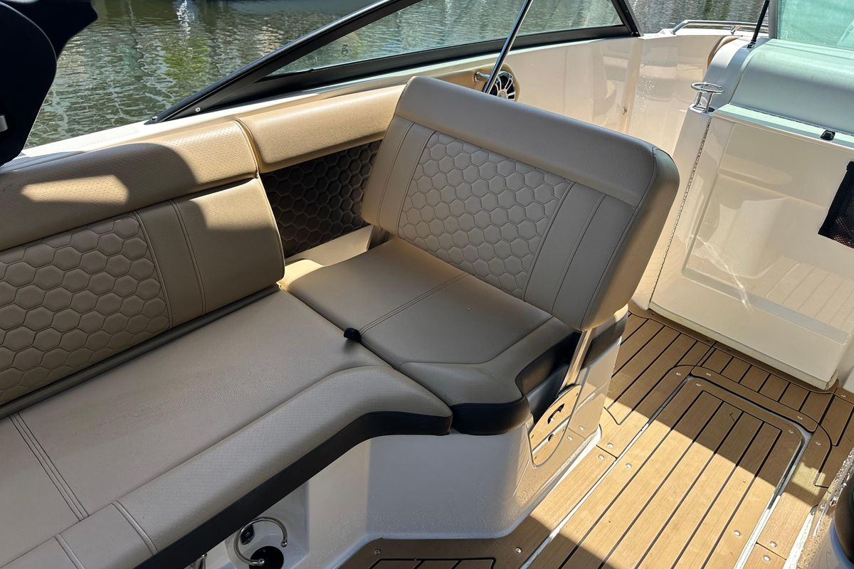 2022 25′ Sea Ray SLX 250