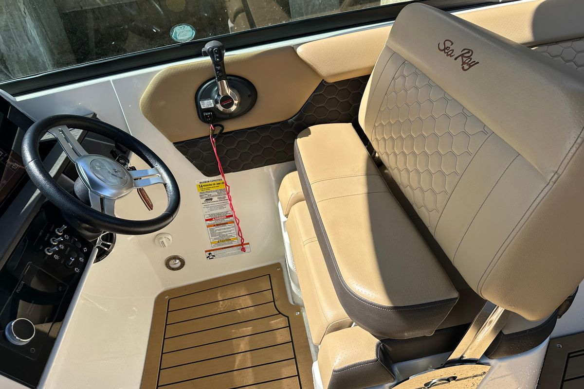 2022 25′ Sea Ray SLX 250