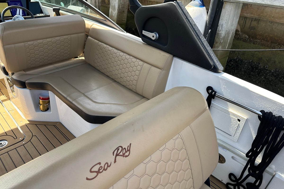 2022 25′ Sea Ray SLX 250