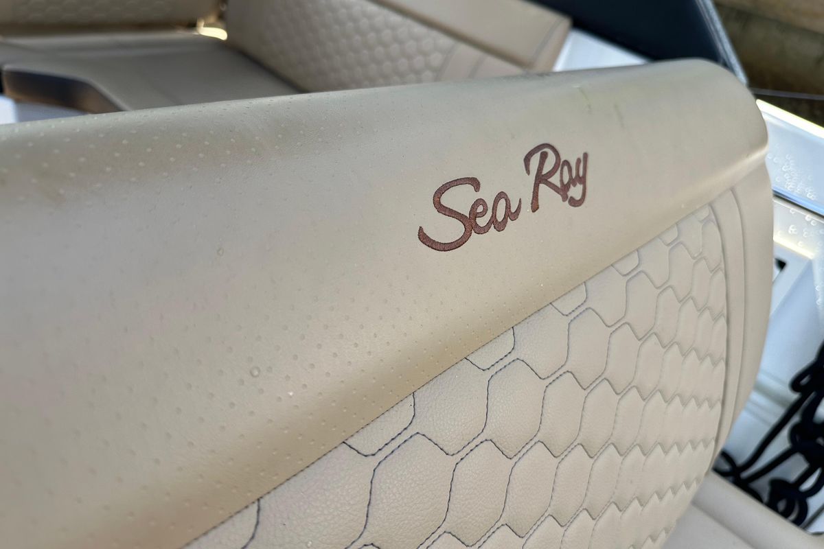 2022 25′ Sea Ray SLX 250