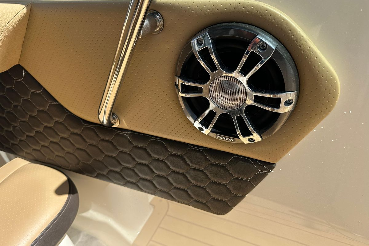 2022 25′ Sea Ray SLX 250