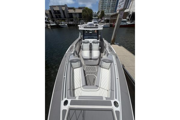 2024 38′ Fountain 38 SCX