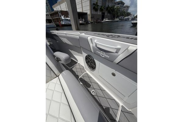 2024 38′ Fountain 38 SCX